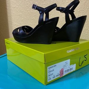 Women’s Gianni Bini wedges